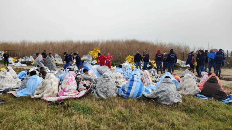 Italia y Dinamarca solicitan a la UE crear centros de deportación en países africanos tras paralización del modelo albanés Italia y Dinamarca solicitan a la UE crear centros de deportación en países africanos tras paralización del modelo albanés