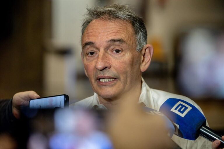 Izquierda Unida reprocha al Gobierno falta de presencia permanente en Ceuta y exige traslado de migrantes a la península