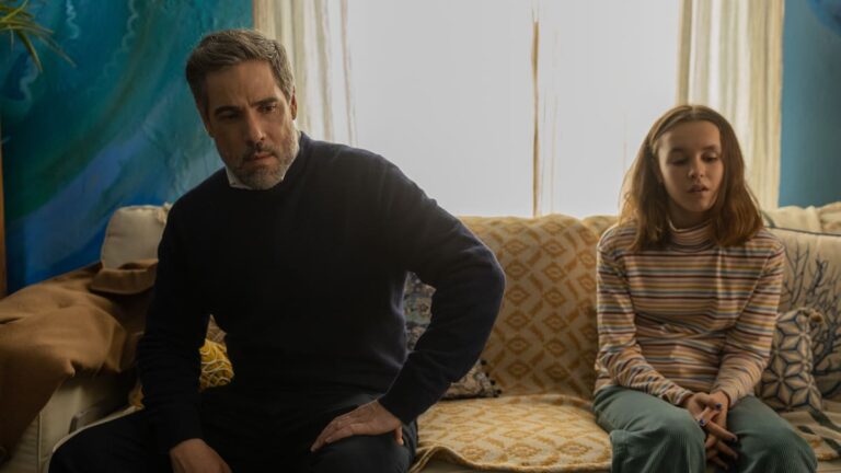 La ventana abierta: el thriller español que critica las relaciones por internet y gana premios