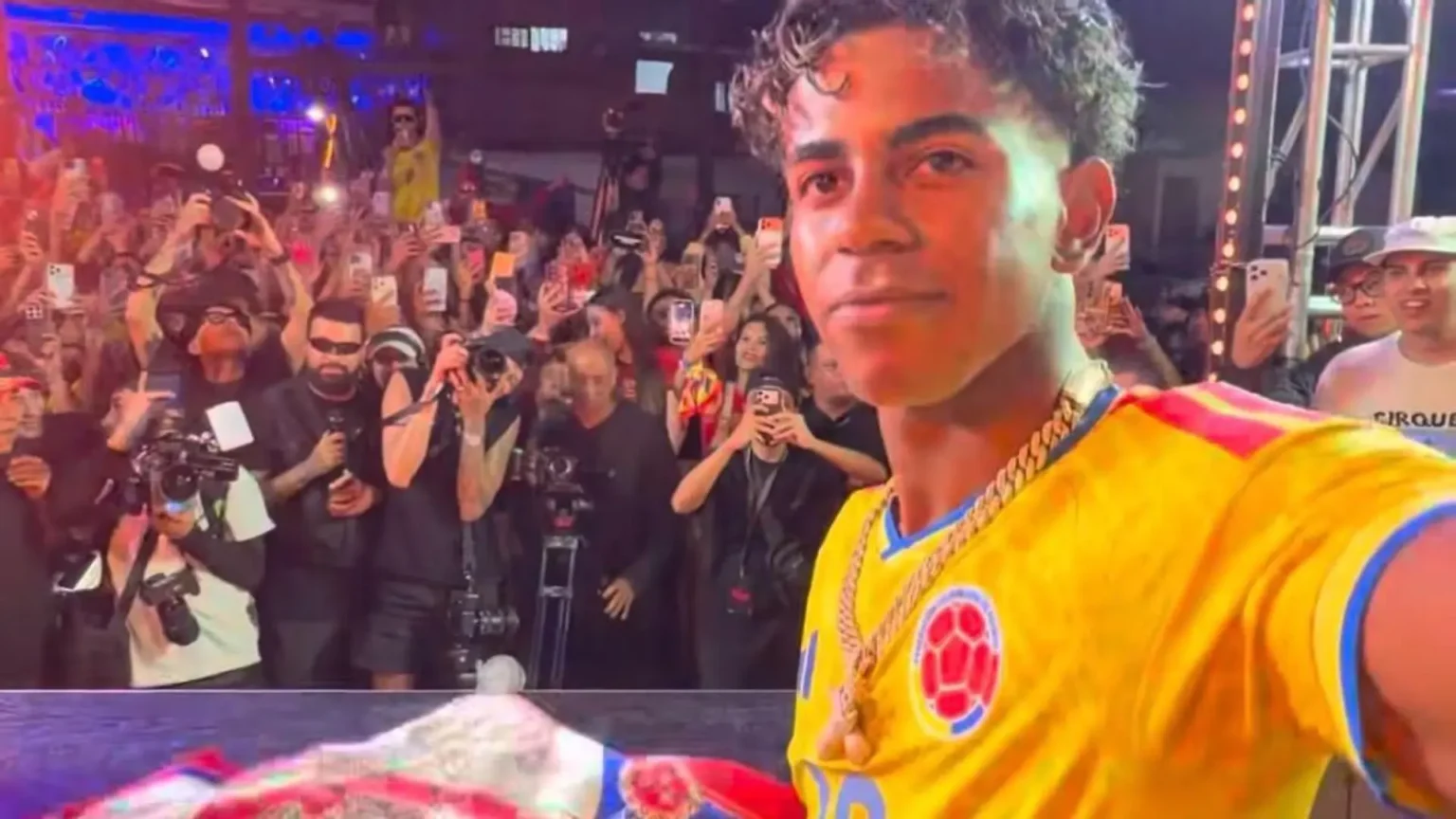 Lamine Yamal visita Colombia en sus vacaciones y canta con Ryan Castro en la Comuna 13 de Medellín