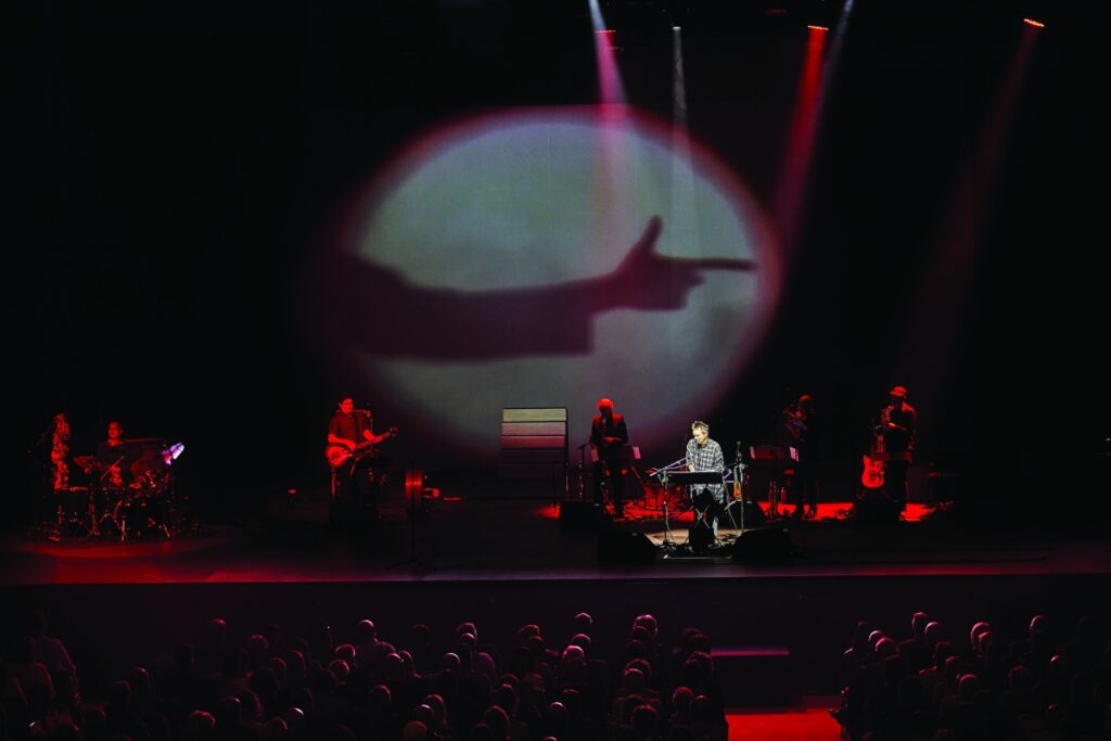 Laurie Anderson lanza Let X=X, el álbum que anticipó la dependencia tecnológica actual
