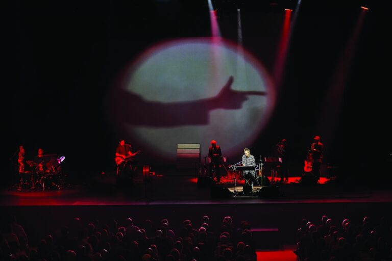 Laurie Anderson lanza Let X=X, el álbum que anticipó la dependencia tecnológica actual