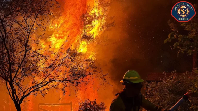 Más de 65,000 evacuados por incendios en Estados Unidos