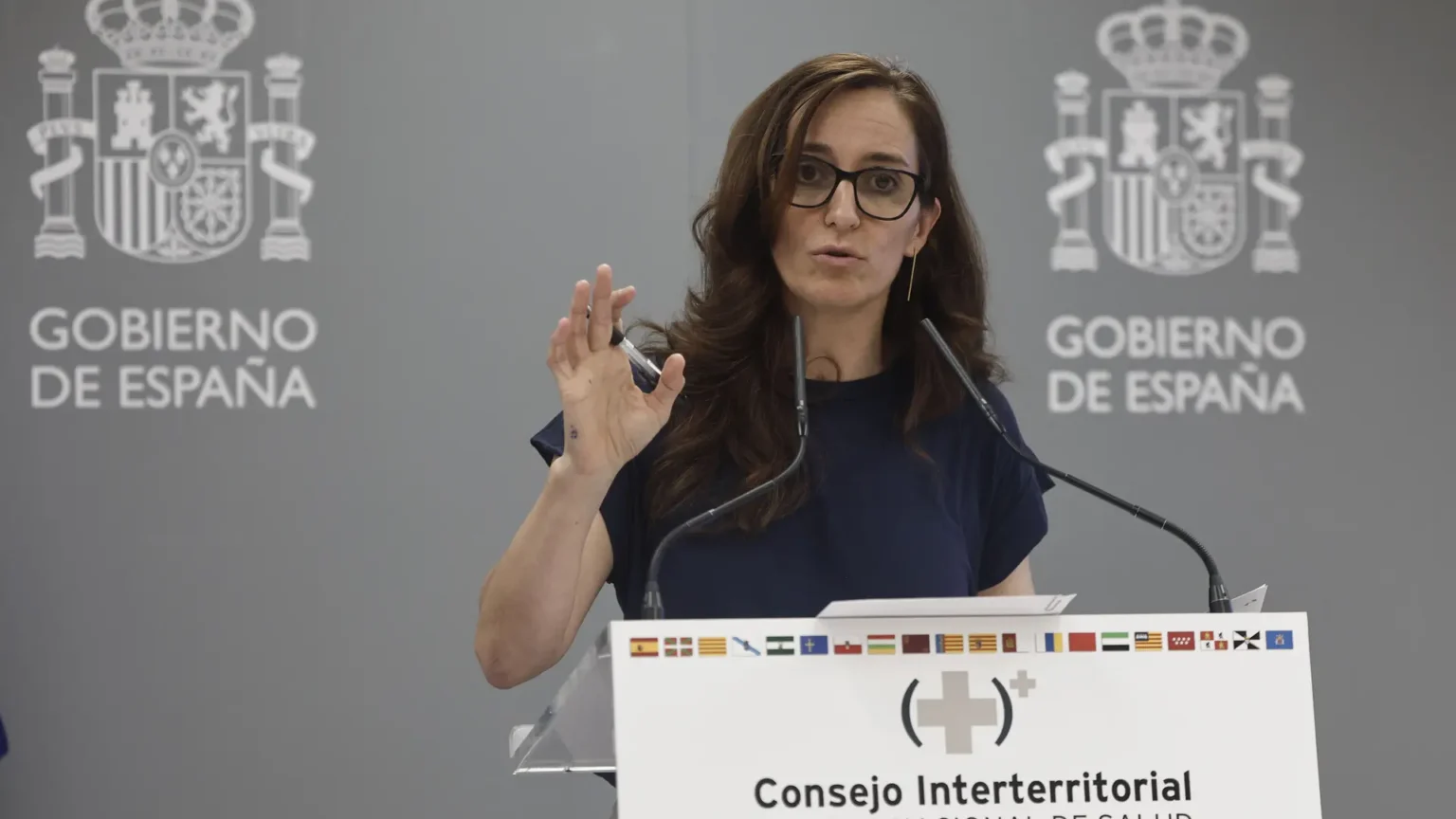 Mónica García descarta confinar a migrantes en Ceuta y califica la propuesta de Feijóo como contraproducente