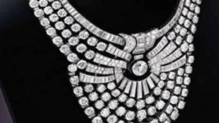 Austria lanza orden internacional contra dos ladrones que robaron collar de diamantes valuado en 4 millones de dólares Austria lanza orden internacional contra dos ladrones que robaron collar de diamantes valuado en 4 millones de dólares