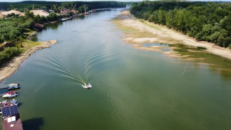 Rumania desconectará un reactor nuclear por nivel histórico del río Danubio