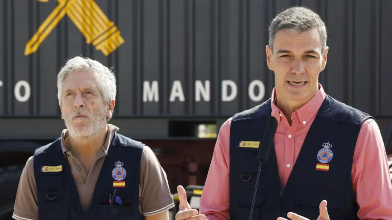 Pedro Sánchez ve evolución favorable en incendios forestales de España pero advierte que quedan horas complejas