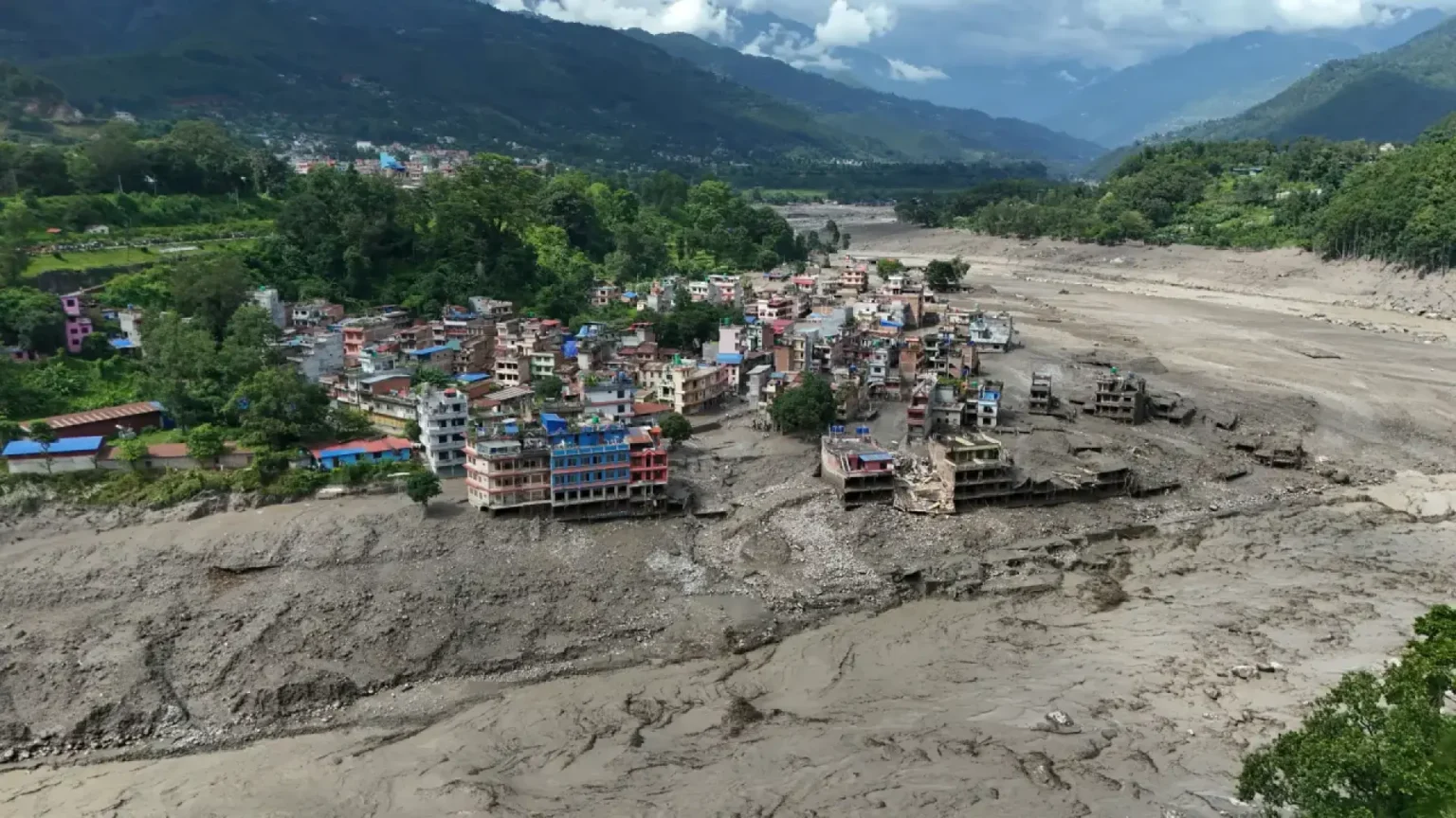 Científicos alertan sobre riesgo de segunda riada catastrófica en Nepal por acumulación de escombros