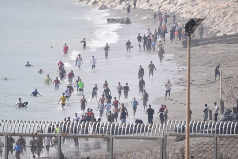 Sindicatos de la Policía Nacional denuncian que Marruecos no controla entradas irregulares a Ceuta