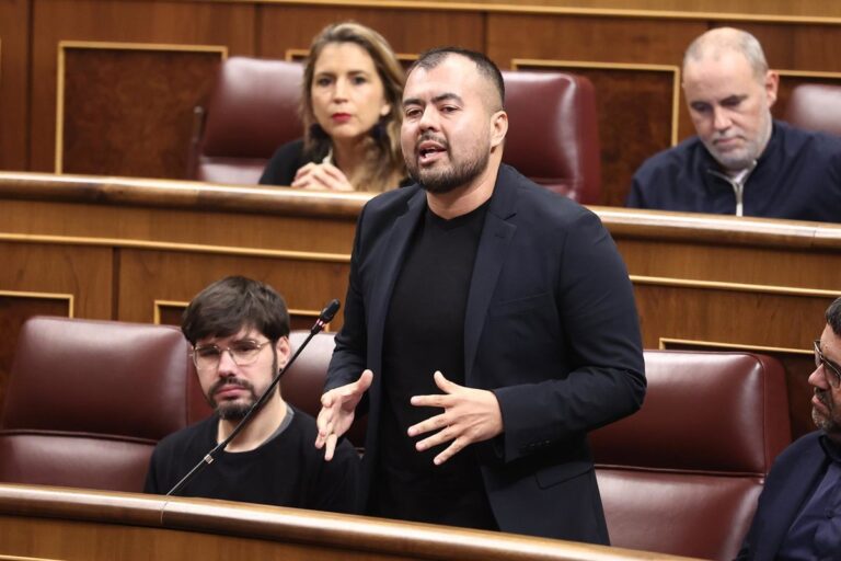 Sumar presenta recurso en el Congreso por viaje del presidente de la RFEF a la final del Mundial