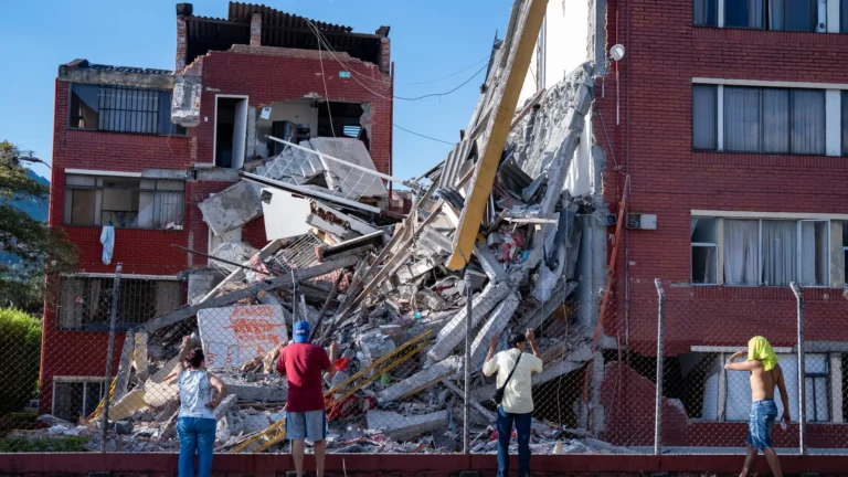 Terremoto de magnitud 7.4 sacude Colombia y deja al menos 111 fallecidos según cifra parcial