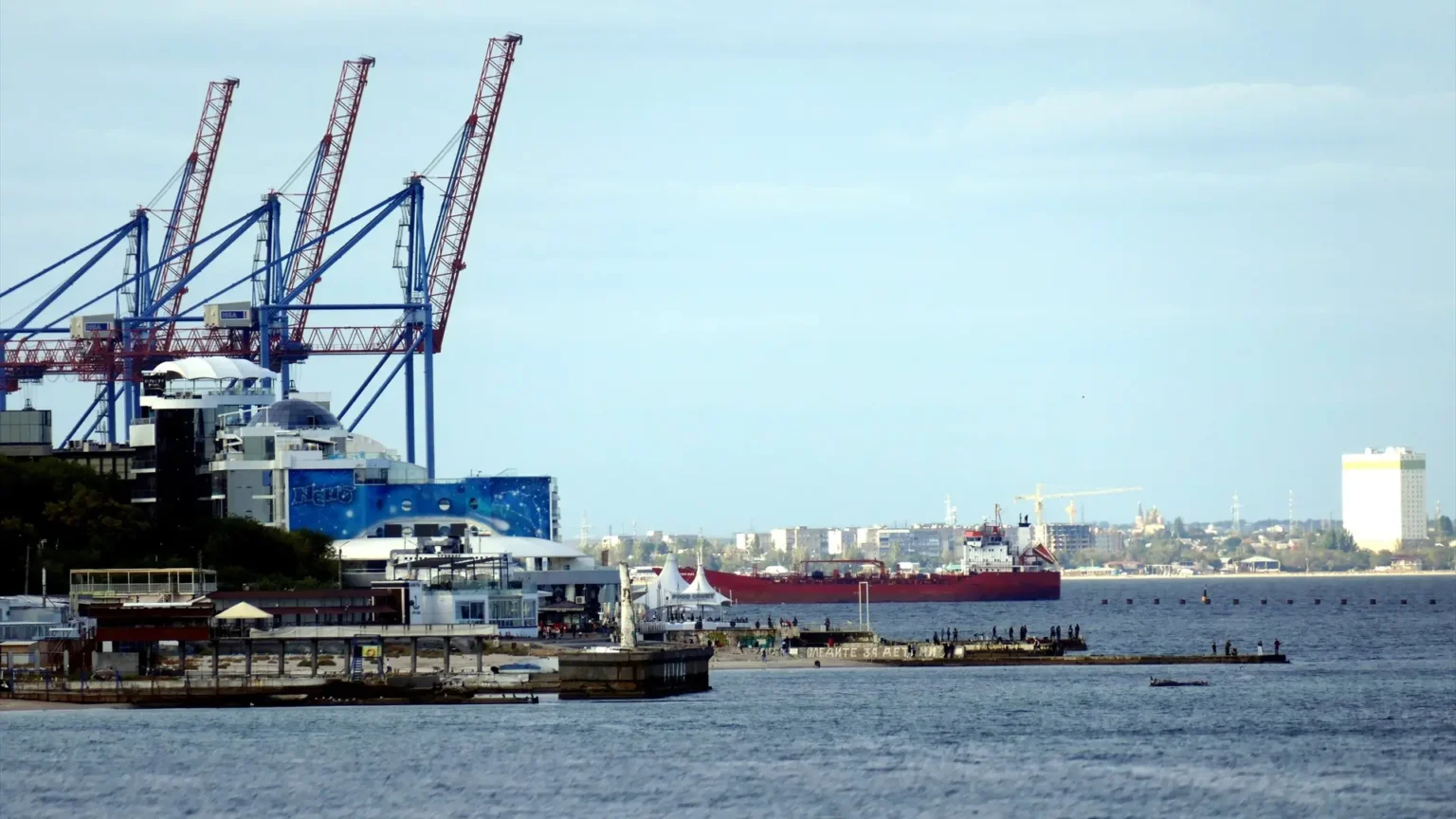 Ucrania ataca dos refinerías en Riazán mientras Rusia intensifica bombardeos contra puertos del mar Negro