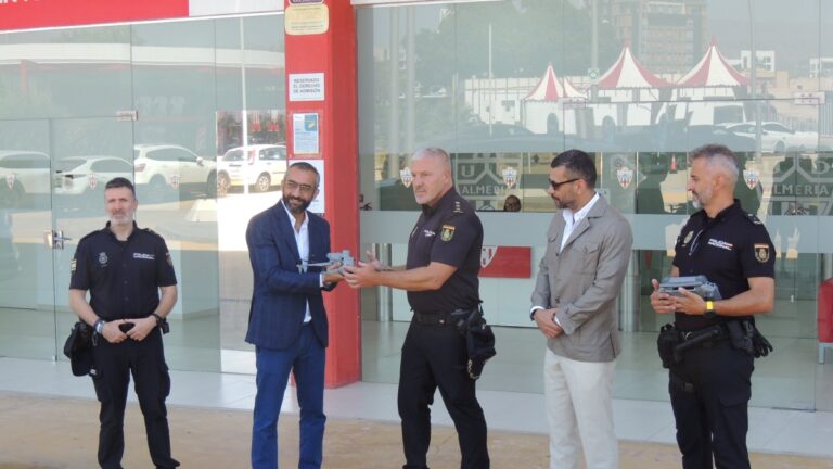 UD Almería entrega dron de última generación a la Policía Nacional para operativos de seguridad