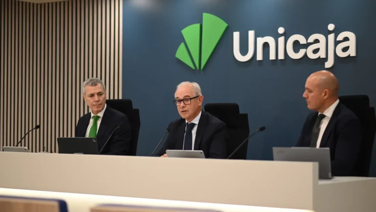 Unicaja descarta fusiones bancarias y apuesta por crecimiento en crédito al consumo