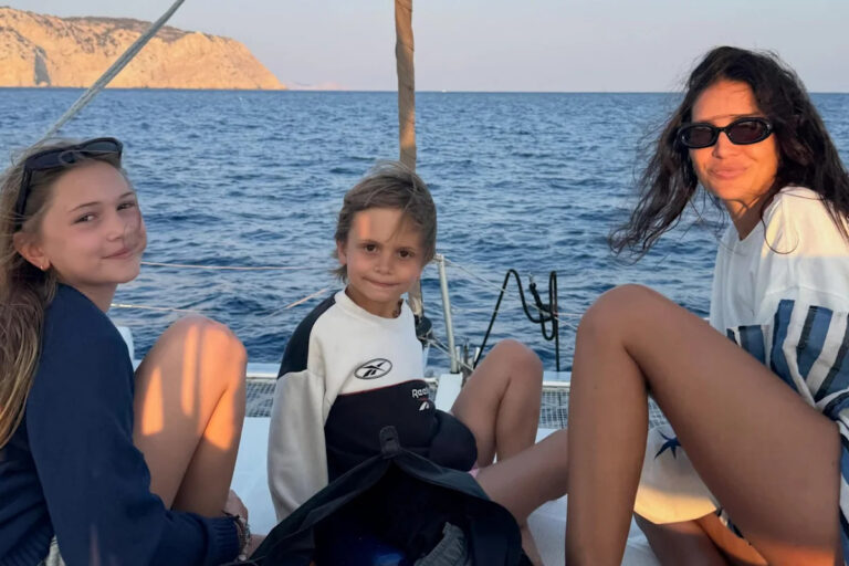 Zaira Nara disfruta vacaciones de lujo en Ibiza con sus hijos mientras crece la tensión con Wanda Nara