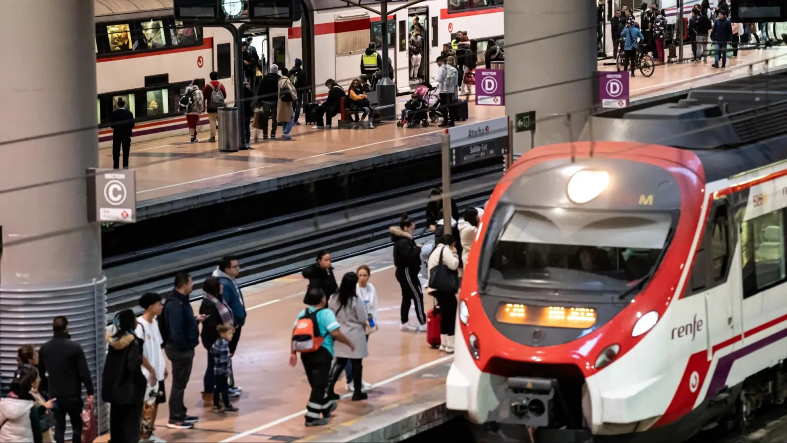 España aprueba extender el Abono Único de transporte a redes autonómicas y locales con adhesión voluntaria