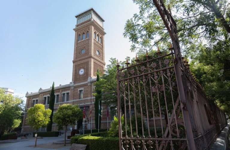 Ministerio de Exteriores español presiona al alcalde Almeida por Casa Árabe