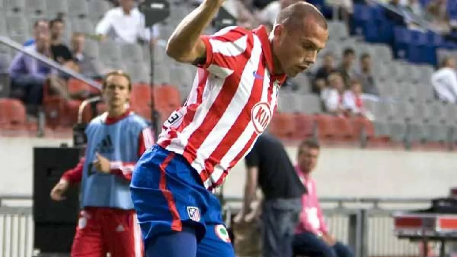 La trayectoria de John Heitinga, el defensa neerlandés expulsado en la final del Mundial 2010