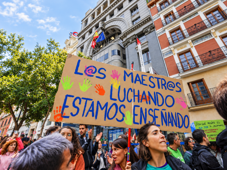 Profesores se manifiestan en Madrid durante la huelga por la educación pública