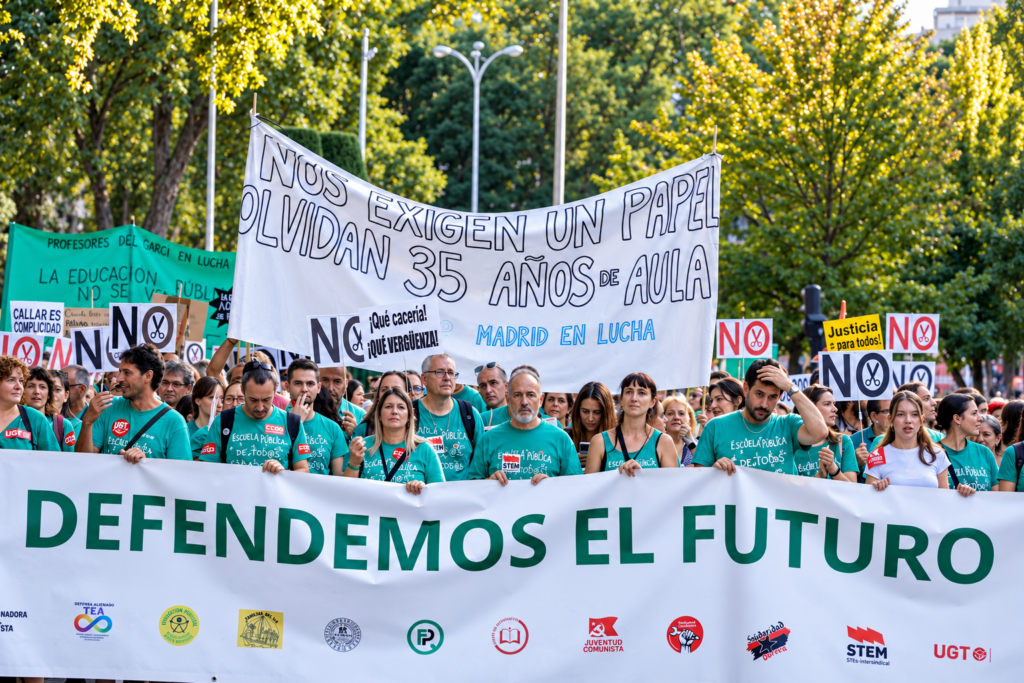 Manifestantes durante una protesta del profesorado de la enseñanza pública en Madrid.