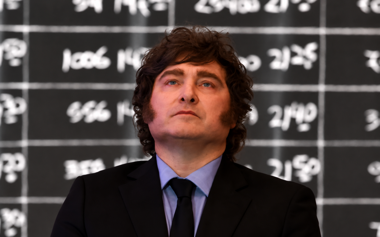 Javier Milei durante una aparición pública, en una imagen relacionada con su próximo viaje a España.